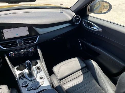 Used 2023 Alfa Romeo Giulia Veloce RWD image 17