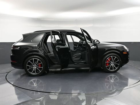New 2026 Porsche Cayenne Turbo AWD/4WD image 38