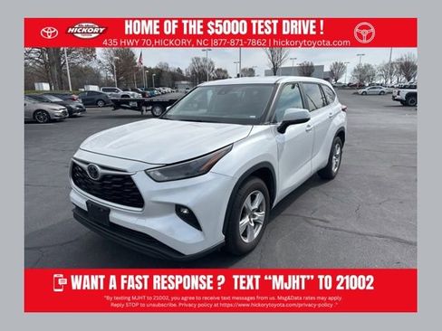 Used 2023 Toyota Highlander LE image 1