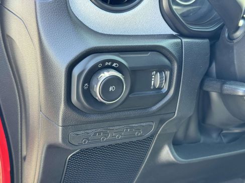 Used 2025 Jeep Wrangler Sport AWD/4WD image 10