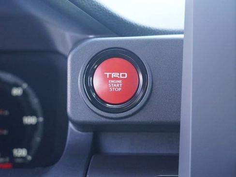 Certified 2025 Toyota Tacoma TRD Off-Road AWD/4WD image 24