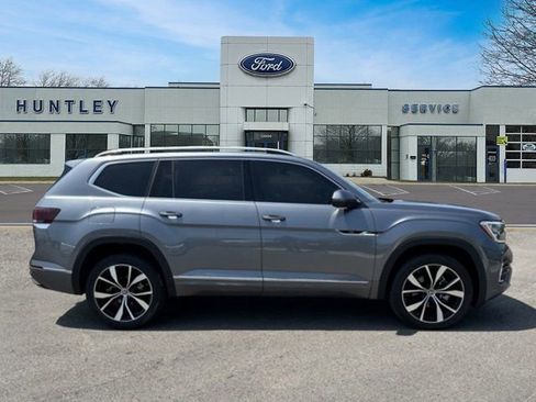 Used 2024 Volkswagen Atlas SEL Premium R-Line image 5