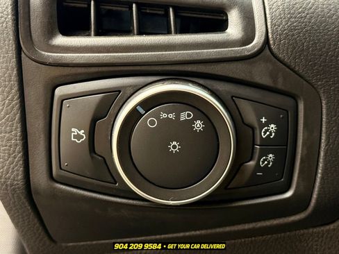 Used 2018 Ford Focus SE FWD image 14