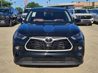 Used 2023 Toyota Highlander LE FWD video 2