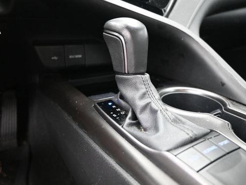 Used 2024 Toyota Camry SE image 31