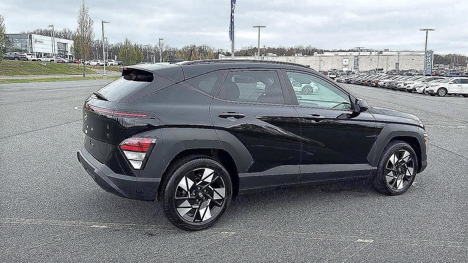 Used 2024 Hyundai Kona SEL FWD image 5