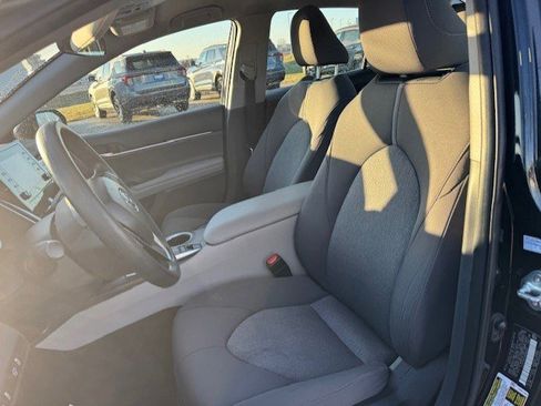 Used 2022 Toyota Camry LE image 12