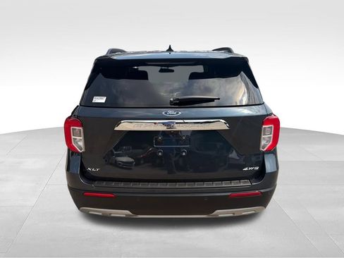 Used 2024 Ford Explorer XLT w/ Equipment Group 202A AWD/4WD image 4