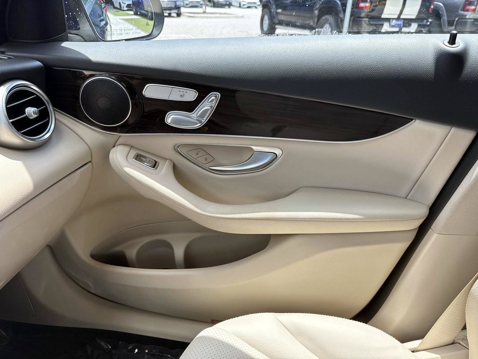 Used 2022 Mercedes-Benz GLC 300 image 23