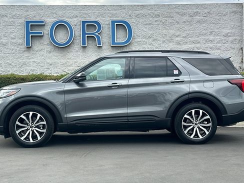 Used 2025 Ford Explorer ST-Line image 7