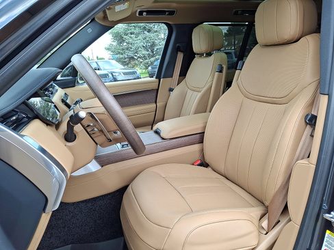 New 2025 Land Rover Range Rover SE image 3