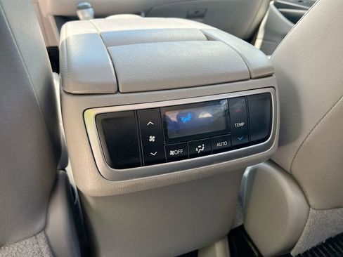 Used 2018 Toyota Highlander XLE FWD image 21