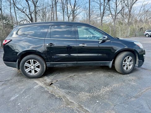 Used 2017 Chevrolet Traverse LT image 6