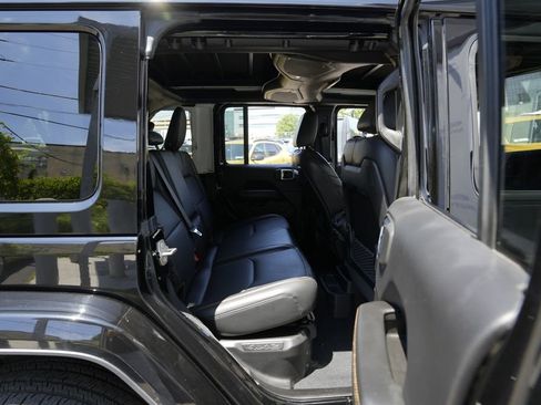 Used 2024 Jeep Wrangler Unlimited Sahara w/ Technology Group AWD/4WD image 38