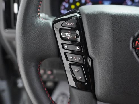 Used 2025 Nissan Frontier PRO-4X AWD/4WD image 21