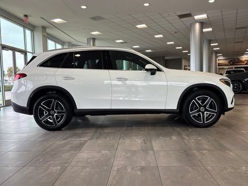 Used 2026 Mercedes-Benz GLC 300 image 3