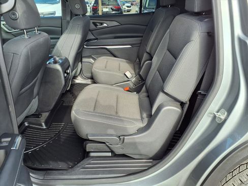 Used 2024 Chevrolet Traverse LT w/ Midnight/Sport Edition image 15