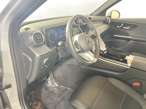 Used 2024 Mercedes-Benz GLC 300 4MATIC image 9