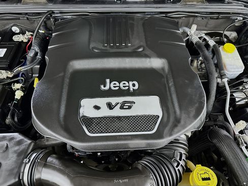 Used 2018 Jeep Wrangler Sport image 32