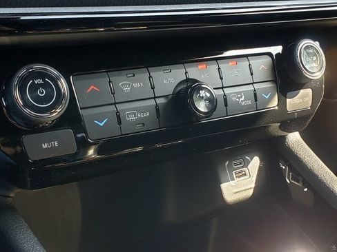 New 2026 Jeep Compass Trailhawk w/ Sun, Sound & Navigation Group AWD/4WD image 17