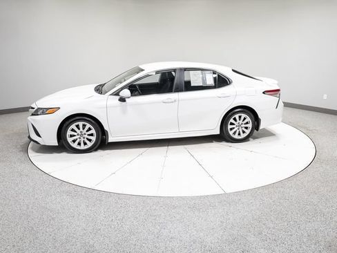 Used 2019 Toyota Camry SE FWD image 31