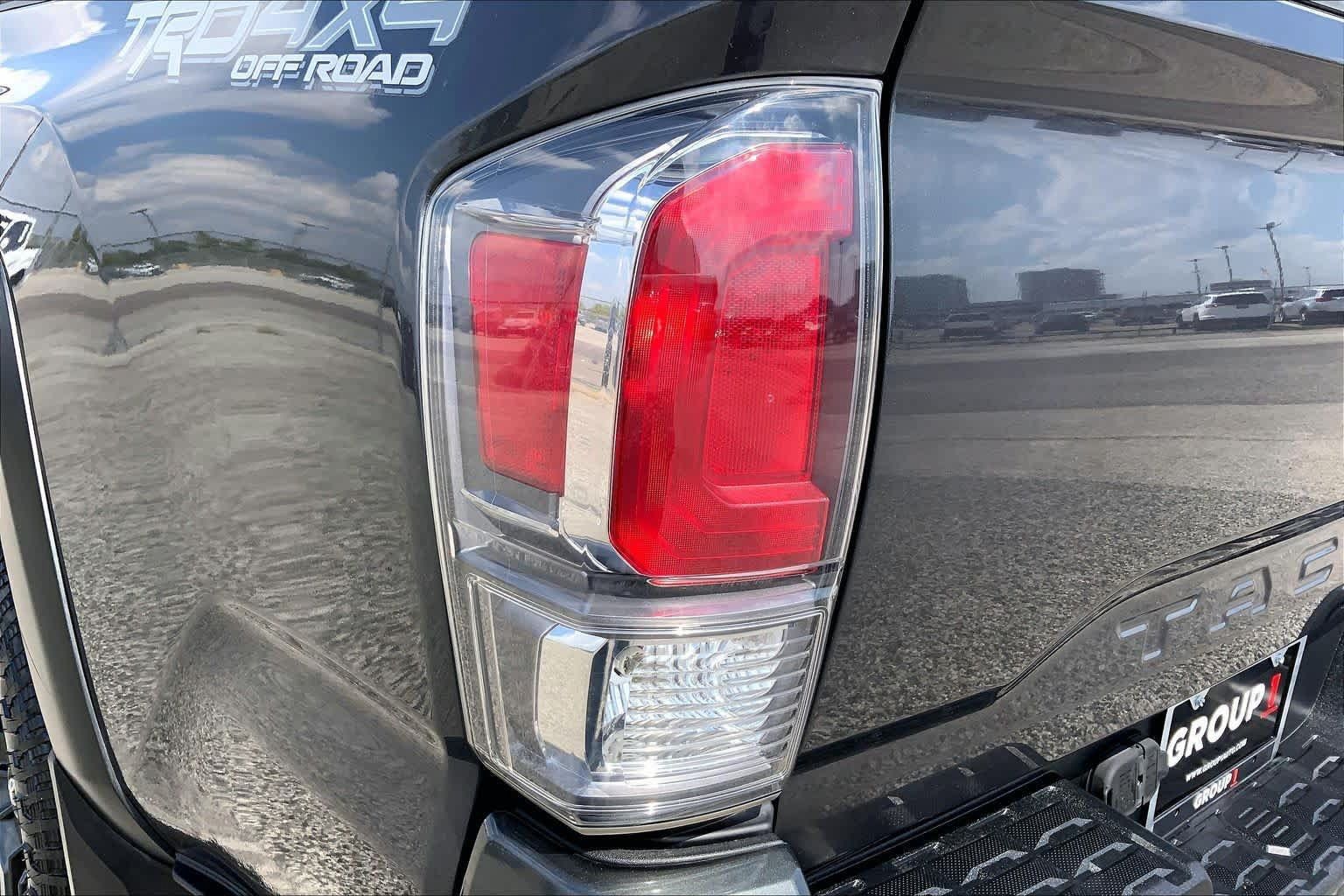Used 2020 Toyota Tacoma TRD Off-Road w/ Technology Package AWD/4WD image 28