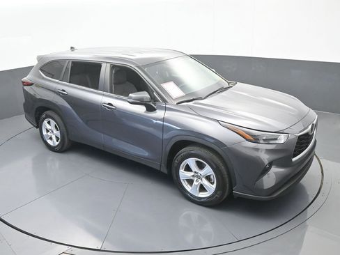 Used 2024 Toyota Highlander LE image 82