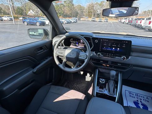 Used 2024 Chevrolet Colorado Trail Boss w/ Technology Package image 19