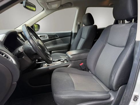 Used 2019 Nissan Pathfinder SV AWD/4WD image 16