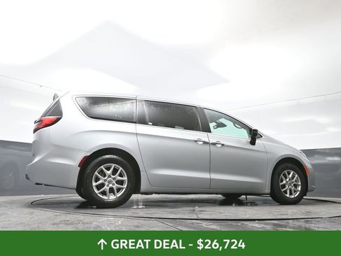 Used 2024 Chrysler Pacifica Touring-L image 53