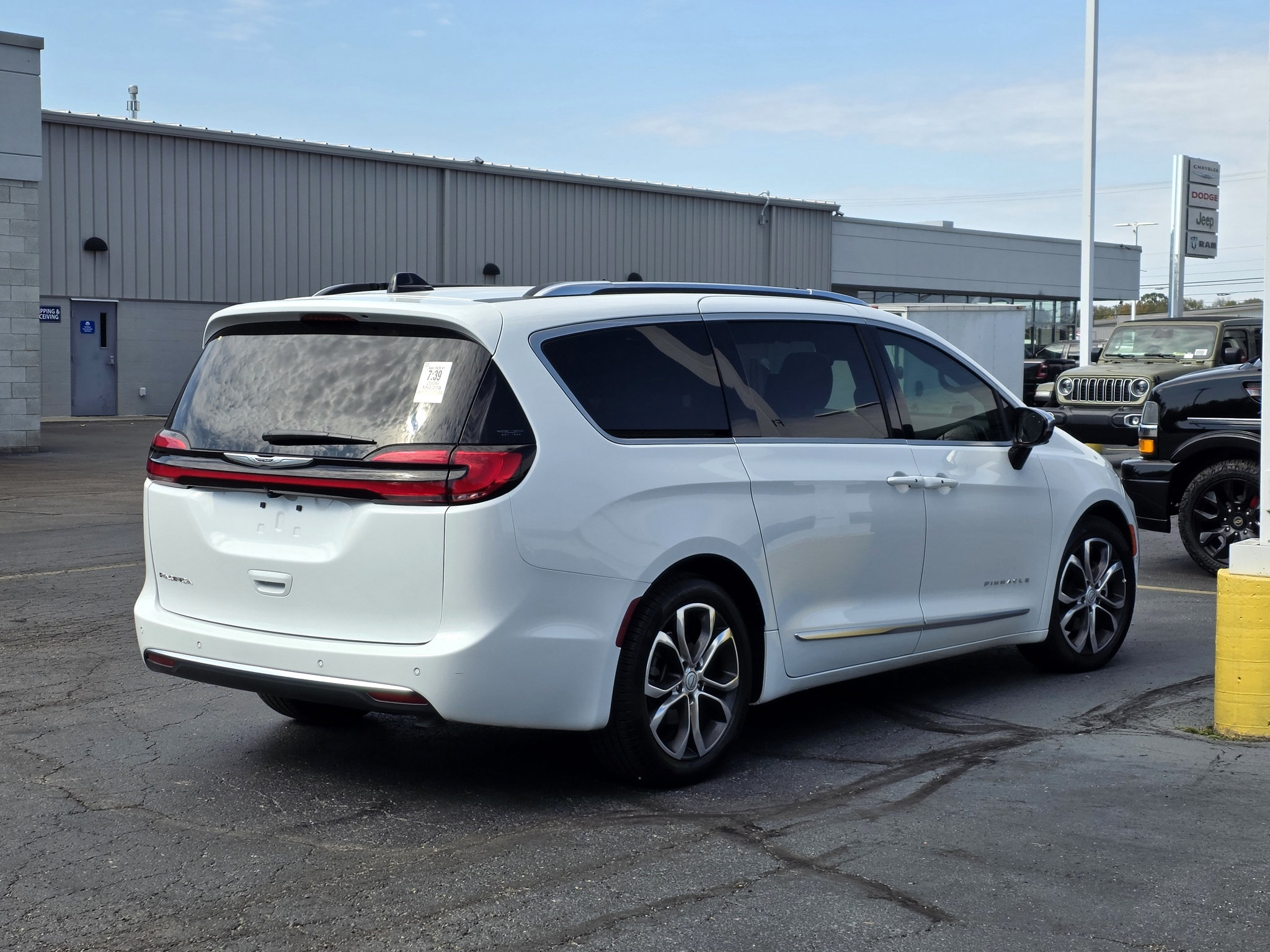 Used 2026 Chrysler Pacifica Pinnacle FWD image 13