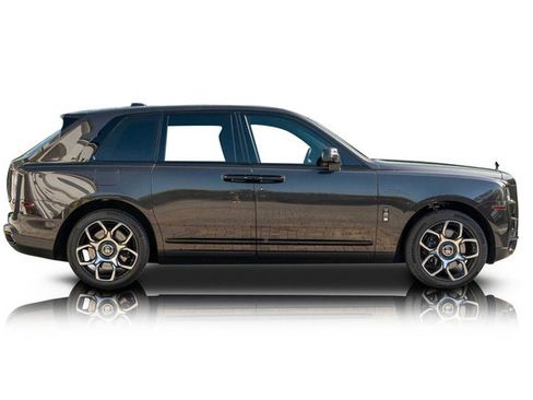 Used 2020 Rolls-Royce Cullinan Black Badge image 2