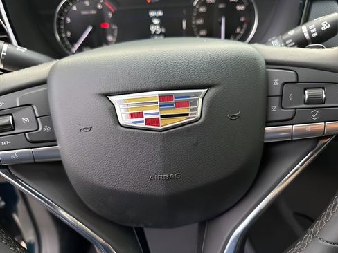 New 2025 Cadillac XT6 Luxury image 18