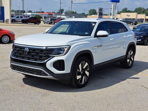 Used 2024 Volkswagen Atlas Cross Sport SE image 2