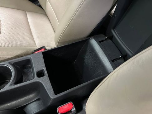 Used 2015 Hyundai Elantra Limited FWD image 29