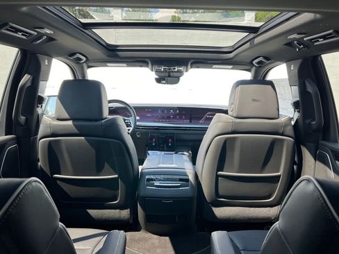New 2025 Cadillac Escalade Premium Luxury image 36