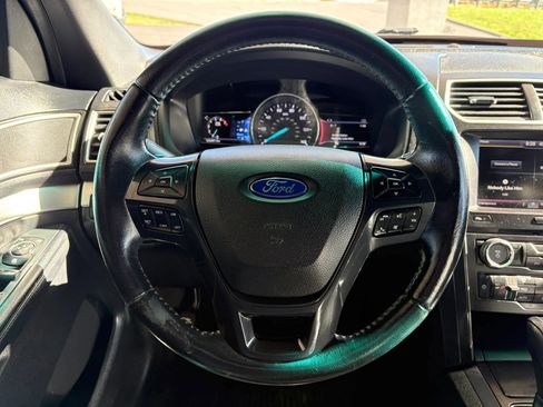 Used 2016 Ford Explorer XLT w/ Equipment Group 202A AWD/4WD image 11
