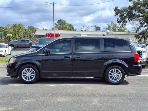 Used 2020 Dodge Grand Caravan SXT image 4
