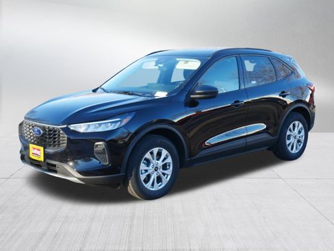 Used 2025 Ford Escape Active w/ Active Premium Tech Pack image 3