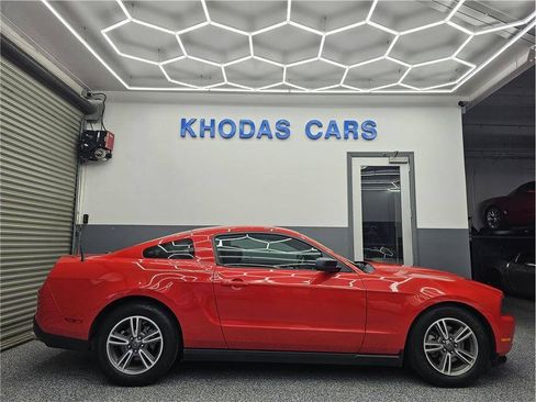 Used 2012 Ford Mustang Premium RWD image 5