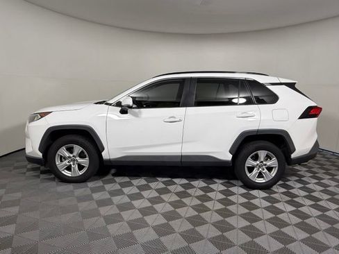 Used 2019 Toyota RAV4 XLE w/ Convenience Package FWD image 3