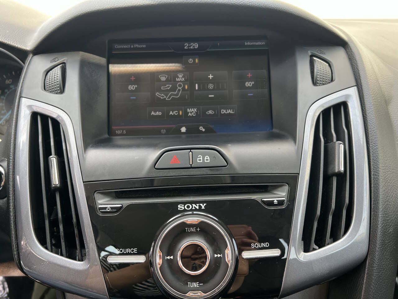 Used 2014 Ford Focus Titanium FWD image 18