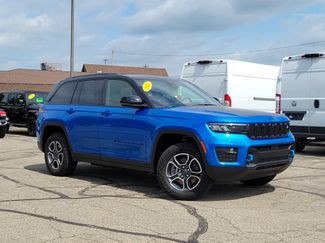 Used 2023 Jeep Grand Cherokee Trailhawk w/ Advanced Protech Group II AWD/4WD video 1