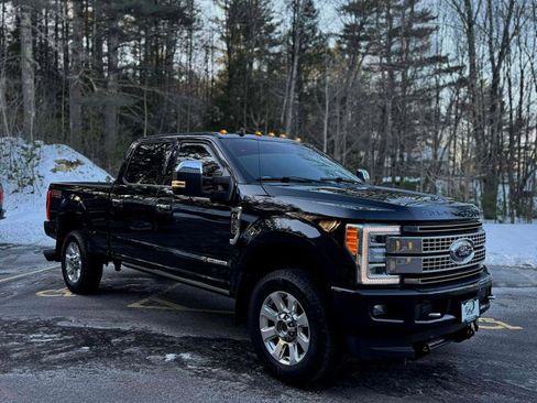 Used 2019 Ford F250 Platinum w/ Platinum Ultimate Package image 4