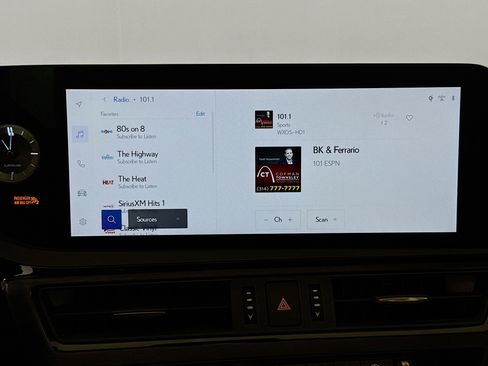 Used 2025 Lexus ES 300h w/ Premium Package image 15