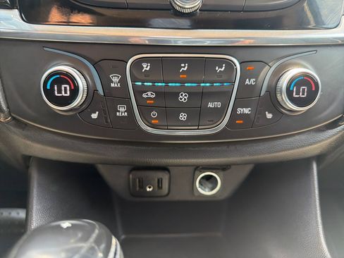 Used 2019 Chevrolet Traverse LT FWD image 21