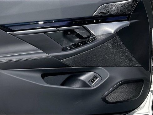 Used 2026 BMW M5 w/ Executive Package image 17