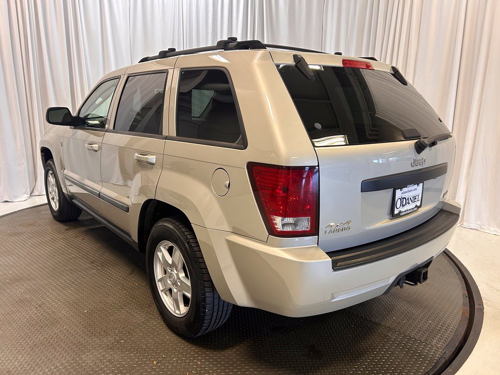 Used 2007 Jeep Grand Cherokee Laredo w/ Sun/Sound Group AWD/4WD image 2