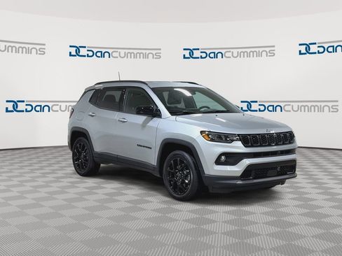 New 2026 Jeep Compass Latitude image 2