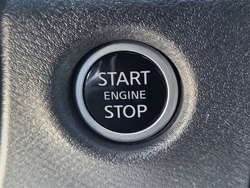 Used 2025 Nissan Frontier SV image 15